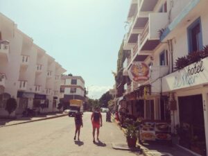 Vista de la calle de nuestro hotel en Playa del Carmen